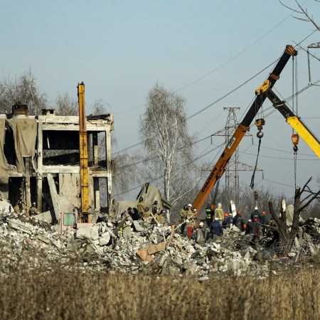 Sabombardētā ēka Makijivkā. Tajā mitinājās krievu karavīri
